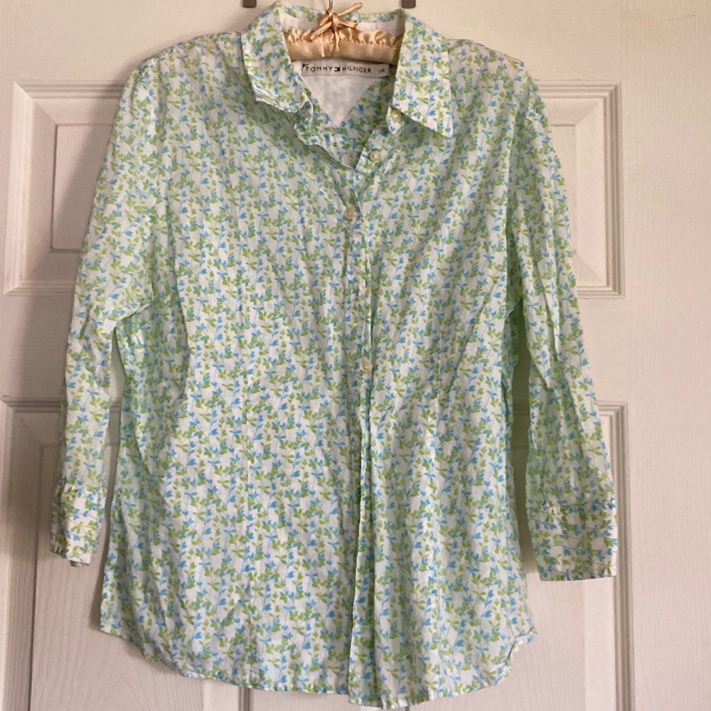 Tommy Hilfiger lightweight button down shirt